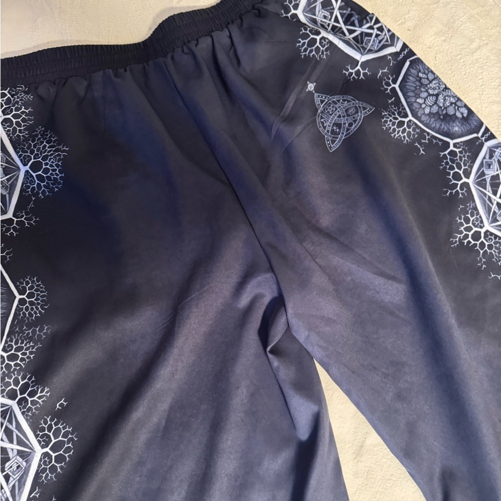 Geometric Patterned Wide-Leg Pants - Picture 7 of 9